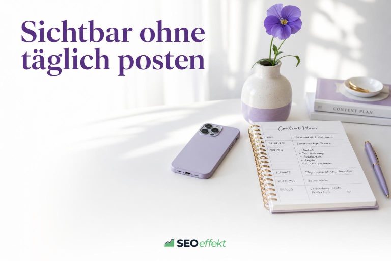Heller Arbeitsplatz mit Content-Plan und abgelegtem Smartphone
