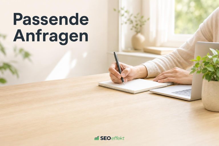 Schreibtisch mit Notizblock und Laptop, Bildtitel: Passende Anfragen